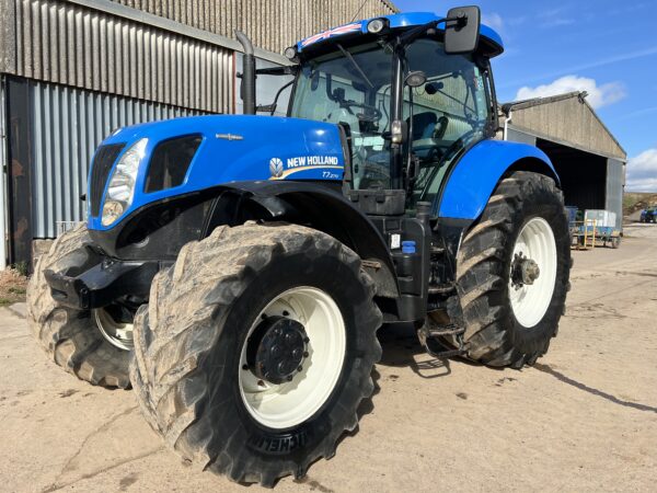 2014 New Holland T7.270 Auto-Command Very Tidy Only 4180 From Local Farm